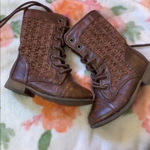 Combat boots